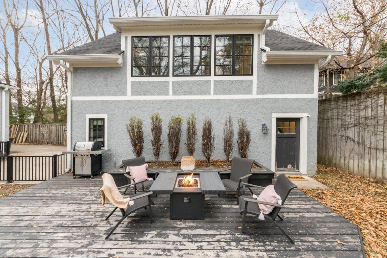 Modern Tudor Style Carriage House - Patio & Grill Энн-Арбор Экстерьер фото